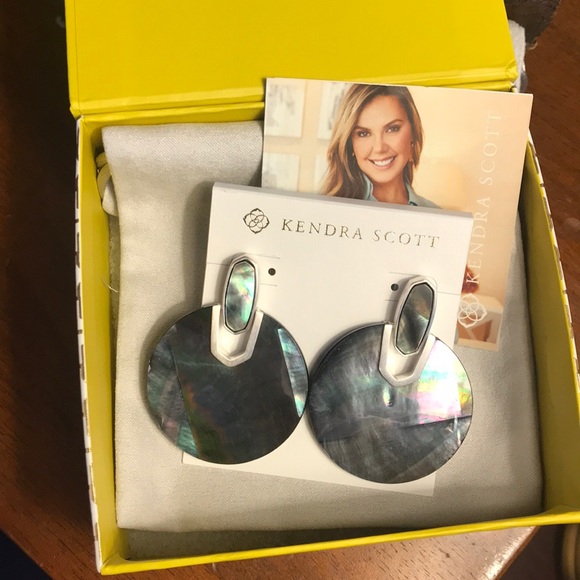 NWT Bright Silver Didi Earrings in a Black MOP!!
